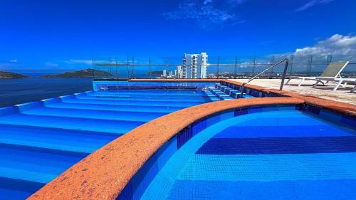 Torre Central 102: Malecón, Lujo y Vistas de ensueño.