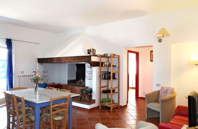 Torsoli Apartment, Sleeps 4 with Pool and Free WiFi