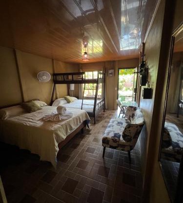 Tortuguero Hill Rooms