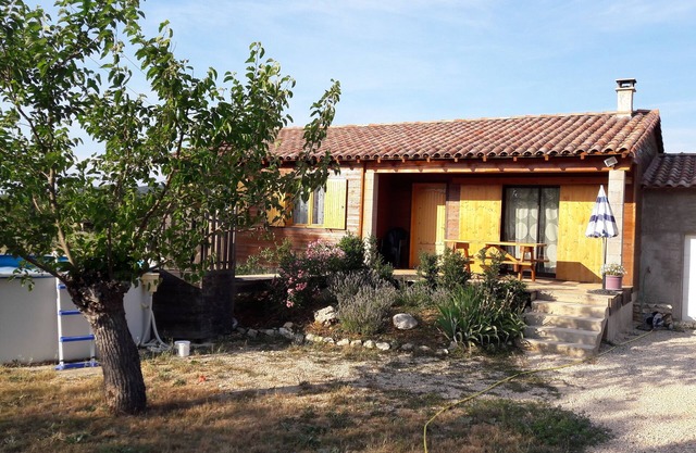 Totally independent 3-star family home with swimming pool in a park.