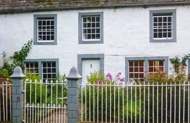 TOWNHEAD FARMHOUSE, pet friendly, with open fire in Pooley Bridge