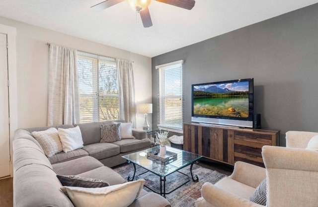 Townhome with Loft & Contemporary Flair! Convenient & Straight Route to A&M!