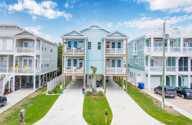 Townhouse a block from beach, Ocean facing, EZ Access elevator, Covered parking!