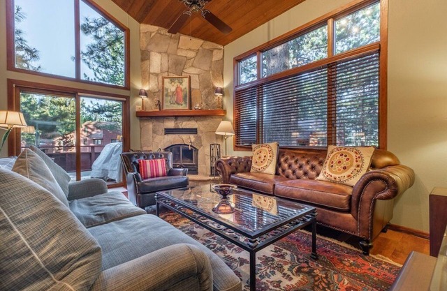 Townhouse Art Gallery in Mammoth's Best Location
