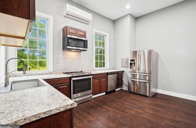 TownHouse with kitchen,private Parking,2 min from Warfields Pond Park and Golf