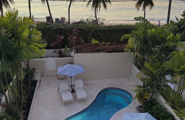 Tradewinds, villa with sea views & pool, 1min walk to beach.