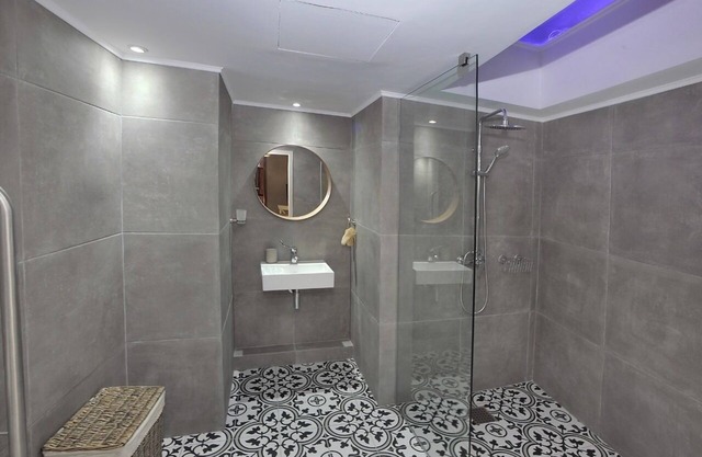 Traditional Luxury Suite