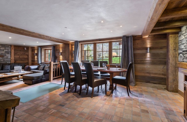 Traditional Chalet with Jacuzzi and Sauna in Méribel-Les Allues