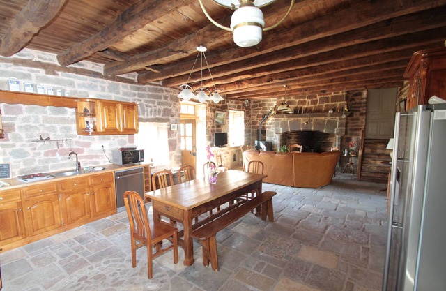 Traditional stone house with Jacuzzi, fireplace *