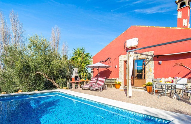 Traditional vacation home with private pool in natural surroundings near El Gastor.