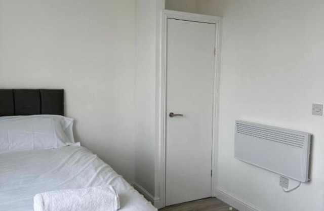 Train Station Aparthotel - Free Wifi, Free Parking Deluxe Double Studio