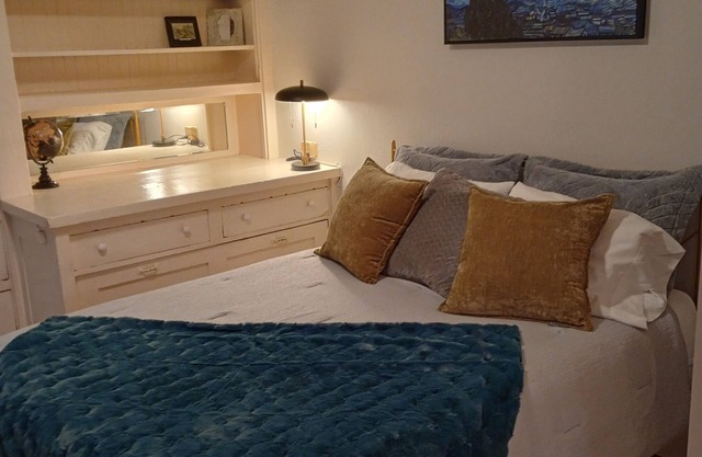 Tranquil 1-bedroom apartment in Happening NW Portland