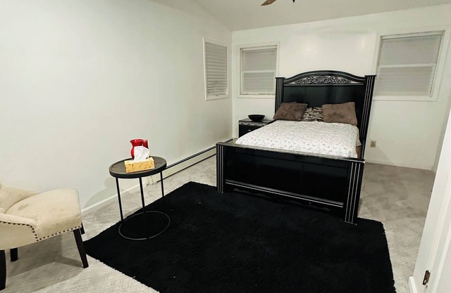 Tranquil 2-bedroom apartment with AC in charming Copiague