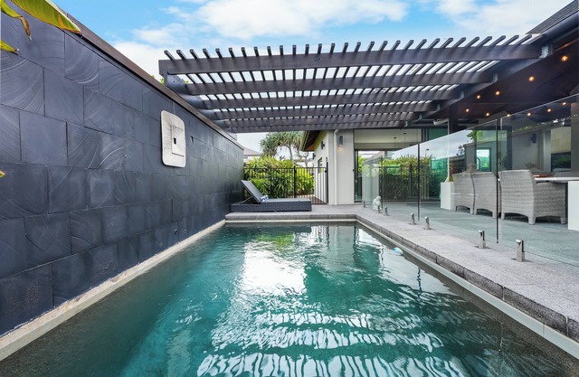 Tranquil Beach Side Retreat - Inquire 4 Long Stay Discounts