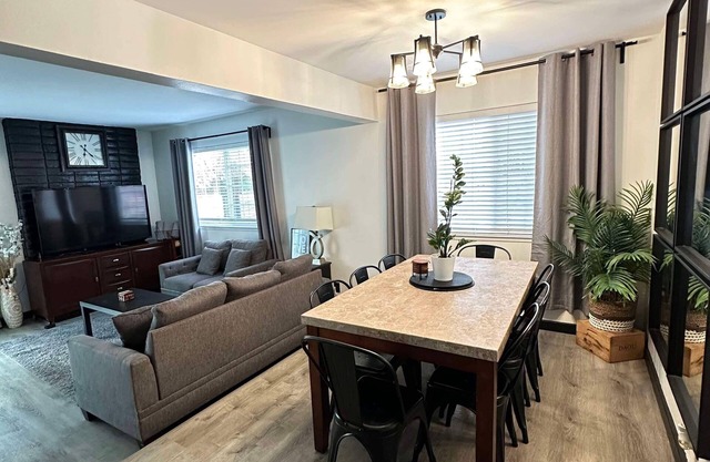 Tranquil Escape: 4-Bedroom Home with Modern Amenities and pool