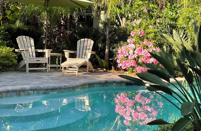 Tranquil Guest Suite in Paradise with Private Pool Walking Distance to Townn