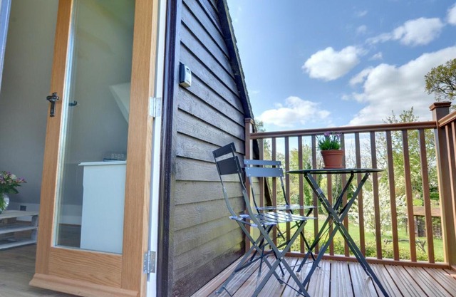 Tranquil Holiday home in Groombridge Kent with Balcony