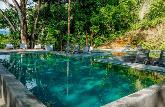 Tranquil lakefront apartment with stunning views & pool access