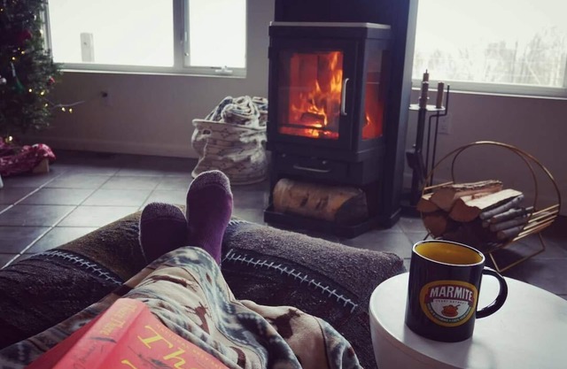 Tranquil, Modern Retreat with Distant Mountain Views, Sauna, Wood Stove