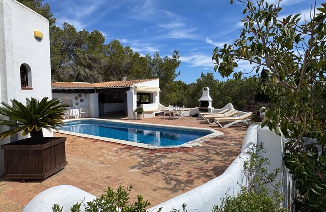 Tranquil Villa Escape - family sized hillside Villa with private swimming pool