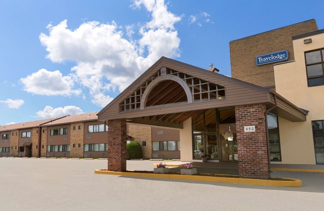 Travelodge by Wyndham Thunder Bay on