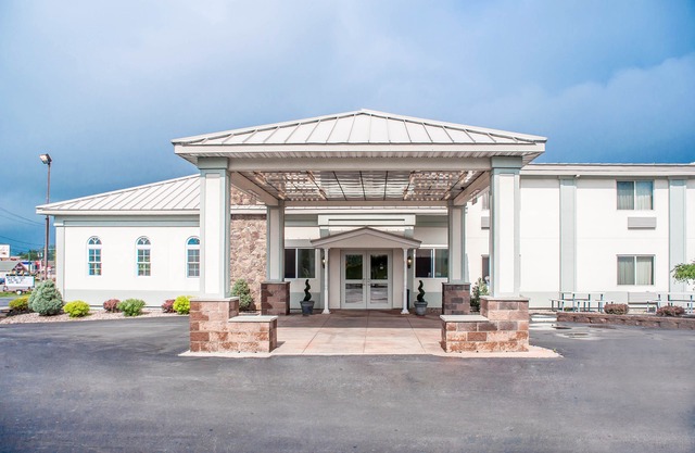 Travelodge by Wyndham Watertown