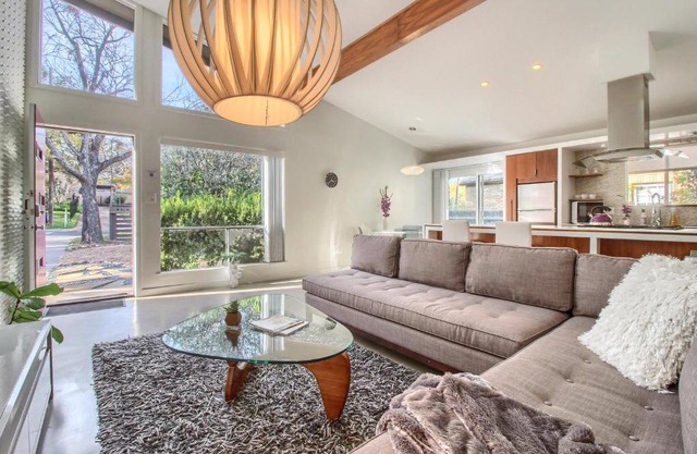 Travis Heights Modern I