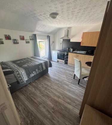 Tredegar studio flat