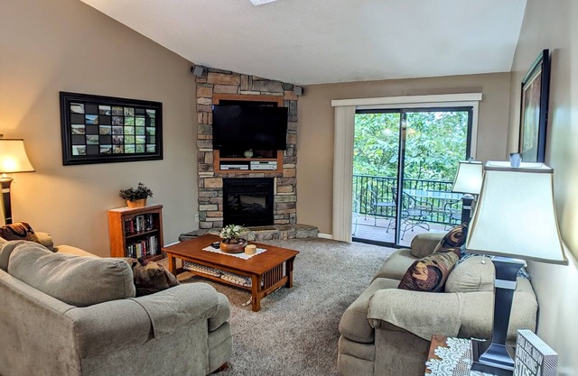 Tree Top Terrace~NEW LISTING!~Pointe Royale Resort~Pools~Hottub
