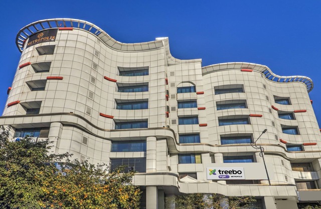 Treebo Premium Metropolis