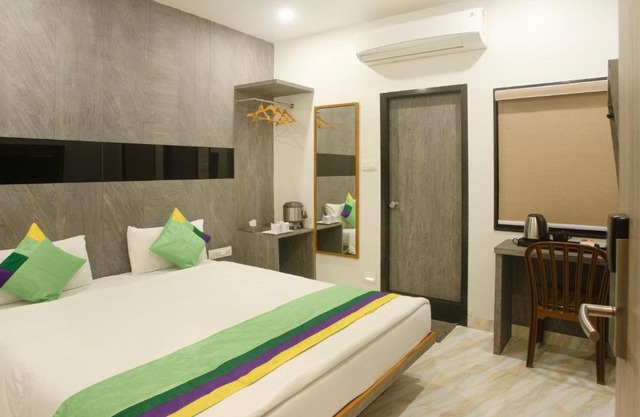 Treebo Urban, 1 Km From Railway Station