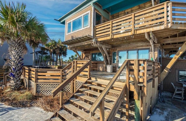 Treehouse Gypsy Palace direct oceanfront