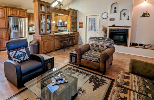 Treehouse Hideaway- Your home away from home