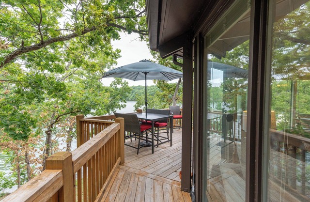 Treetop Village 15, Outdoor Pool steps away, Sleeps 8, Pet-friendly, 13 MM