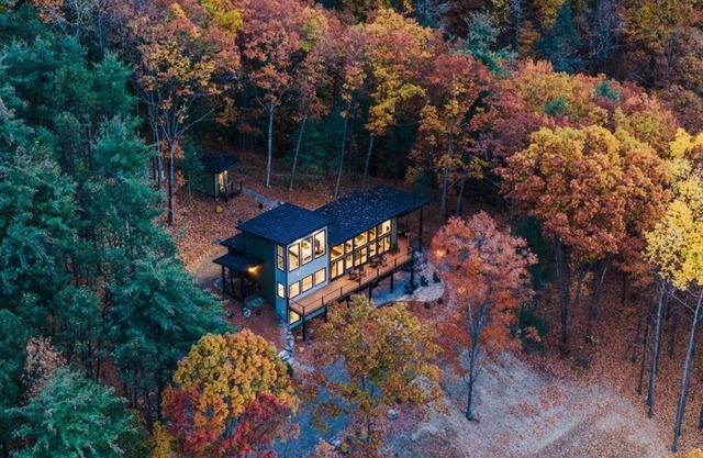 TreeTops, modern luxury overlooking Keuka Lake - luxury Treehouse new for 2025!