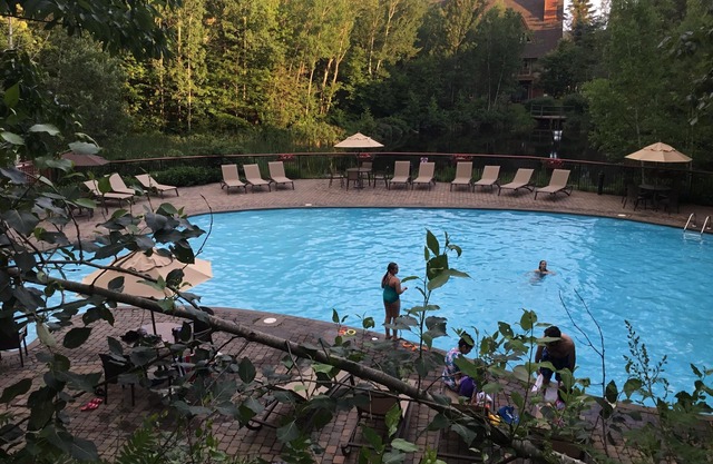 Tremblant, on resort, ski in & out, 4 bedroom, sleeps 8, skating rink + fire pit
