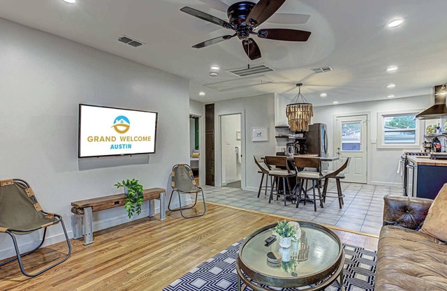 Trendy 2 BDR w/Sauna & Cold Plunge, Close to DT!