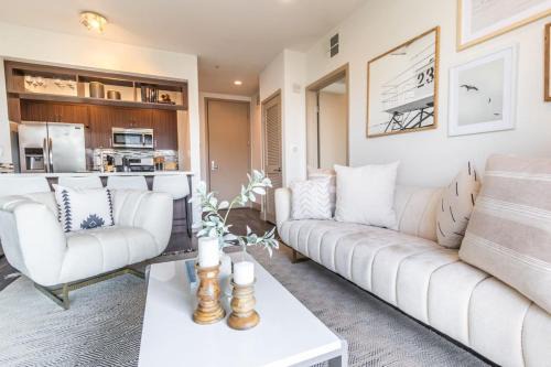 Trendy 2BD 2BTH Apt steps from Downtown Santa Monica!