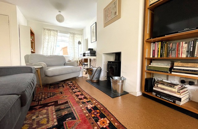 Trendy Easton Escape with Parking