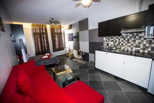 Trendy Living in Monastiraki