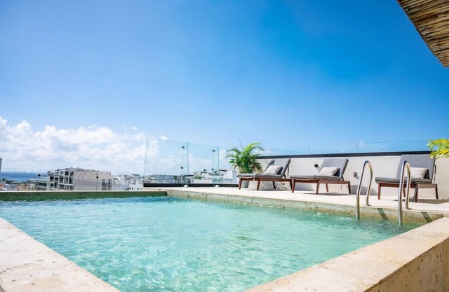 Trendy Studio w/Pool, Parking, Walk to Beach