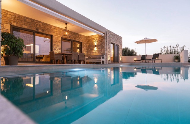 Triades Villas 3, Traumhafte Natursteinvilla mit Salzwasserpool, Ruhige Umgebung