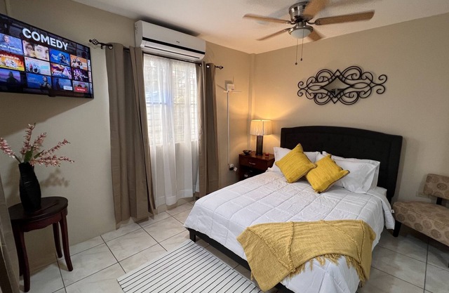 Tropical Belizean Studio w/ Lg Queen Bed & Parking