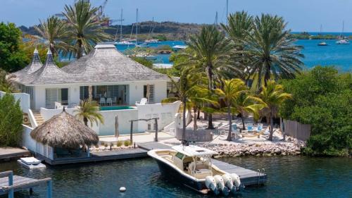 Tropical Luxury & Private Beach - La Villa Blanca