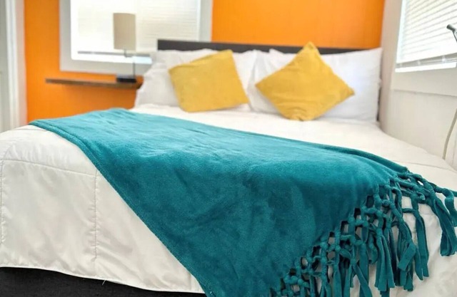 Tropical Oasis - 5 minutes to beach!nn