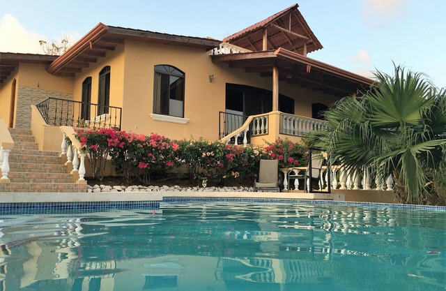 Tropical Oasis in the Hills Overlooking the Pacific