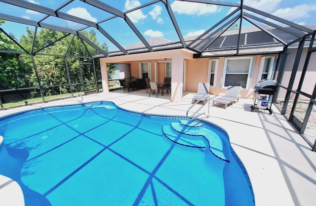 🍹🌞 Tropical Paradise! Heated Pool, Boat Parking, Near Beaches!