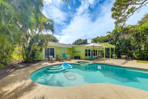 Tropical Pool Oasis on quarter Acre by Downtown Stuart