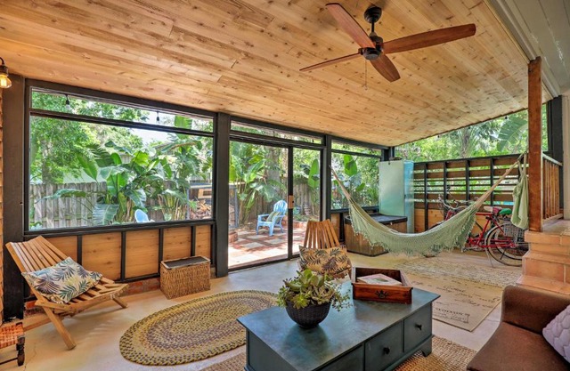 Tropical St Augustine Studio Near Town and Beach!