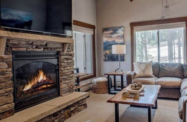 True Ski-In-Ski-Out 3 Bed-3 Bath Penthouse. Overlooks base of Peak 8. Sleeps 12